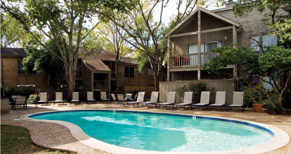 Woodlake Oaks Apartments Image 2